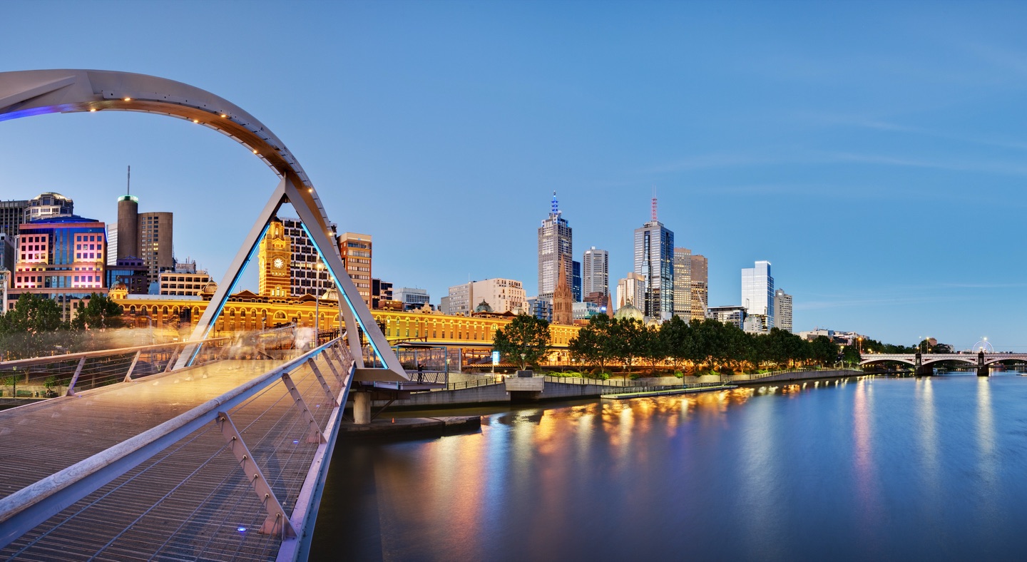 Melbourne's city centre and the Yarra at dusk
